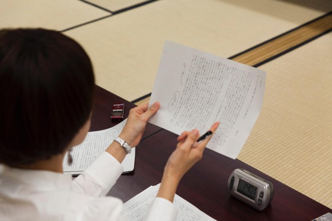 川上未映子によるワークショップ「ふくらむ言葉、物語」。事前に短歌5首を挙げ、それらにインスピレーションを受け書いた散文を提出。川上が目を通したうえで、ひとつひとつ読んでいくというもの。それぞれの物語がどういう経緯を経て、そこに表れてきたのかを追った