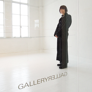 京都のテキスタイル専門ギャラリー「ギャラリーギャラリー」の川嶋啓子さん。ヌイ・プロジェクトの作品展を2000年から３回催している