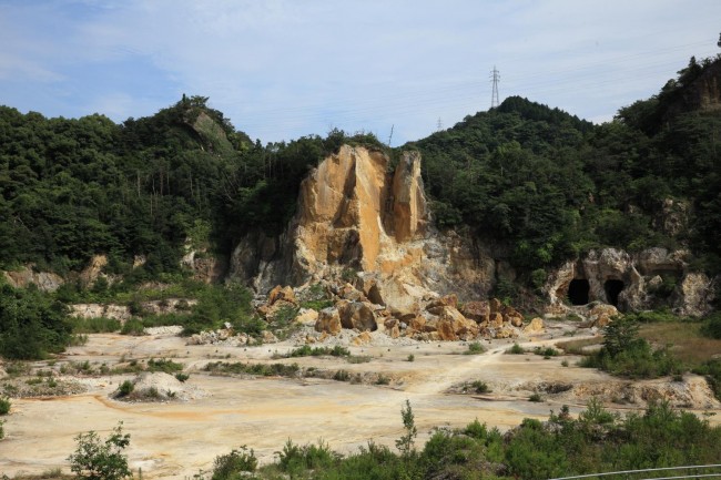 陶祖・李参平が陶石を発見したという泉山。現在はほとんど採石されていない