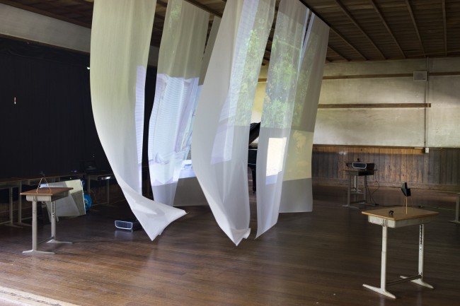 「木造校舎現代美術館　~Wood School Museum of Art~」での西岡さんの作品。期間中に各作家が廃校になった校舎で制作し、その過程を一般公開した。（「奈良カエデの郷ひらら」宇陀市菟田野、2016年5月14、15日）写真：西岡潔