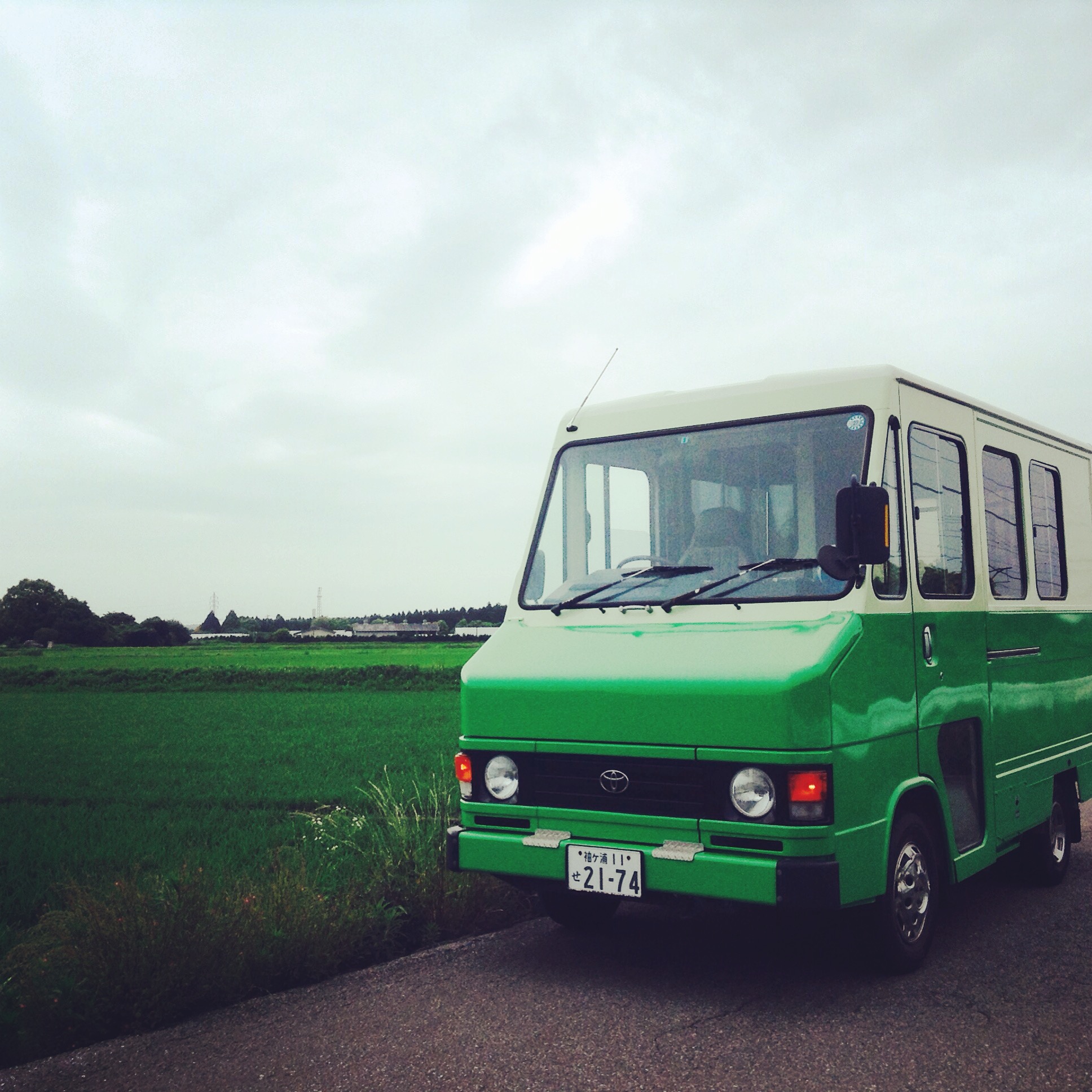 鮮やかな緑色が目印のシンパカフェのフードトラック。