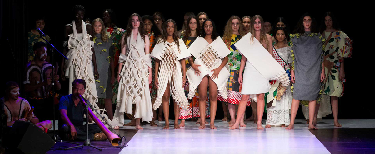 オーストラリアのファッションショー、Eco Fashion Week Australia 2017で田中さんが発表したコレクションBEHIND USELESS SHAPE