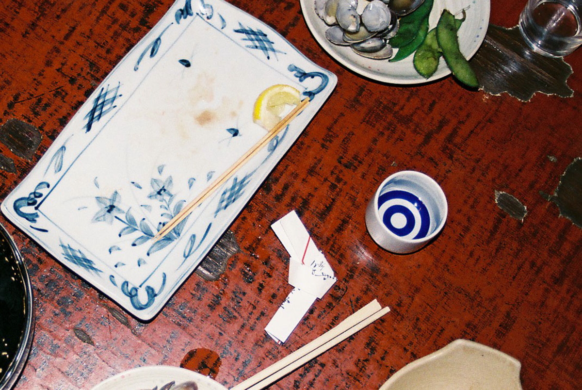 飲食店のテーブルに客が残したジャパニーズ・チップ　 Photo：Rina Toi