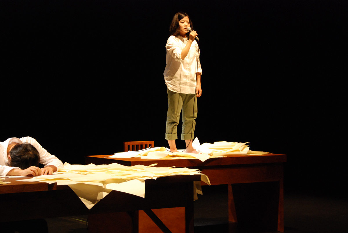 2009年卒業制作公演『したため』より。 photo by Kota Nagaya