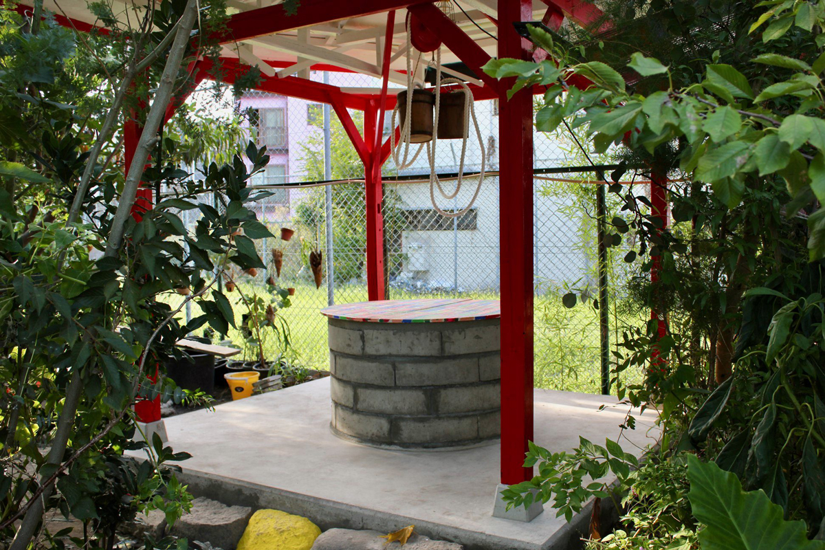 完成した井戸は、植物の水撒きやテントサウナで活用される。何よりも「この井戸は釜ヶ崎のおじさんに教わって掘った」と伝えることでこのまちのことを知ってもらうきっかけになっている