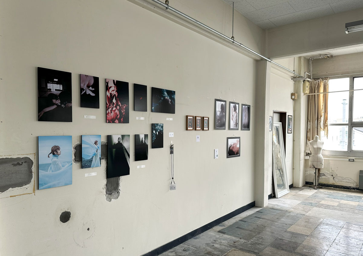 「éloquence Photo Exhibition Eloquence / Bare Silence, Essential Form 裸の静寂、本質の形」展示風景