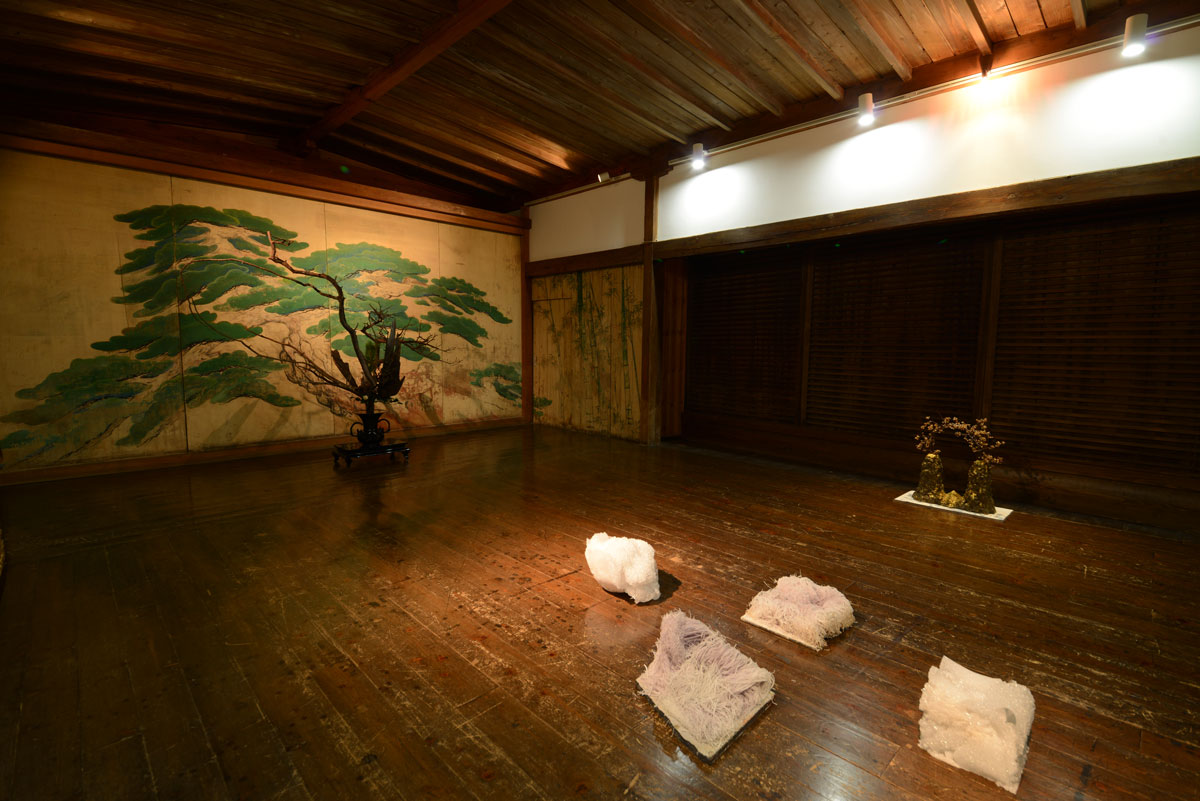 現代京都藝苑2015「素材と知覚———『もの派』の根源を求めて」展 第二会場:Impact Hub Kyoto(虚白院内) 撮影:田邊真理