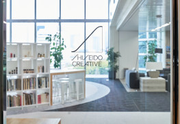 資生堂クリエイティブ株式会社。「美の力、クリエイティビティの力を信じ、世界に感動をもたらす」と存在意義を掲げ、人々の心を豊かにする新しい美の体験をたえまなく探究し、カタチにしている