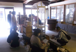 古本市の様子。古民家と読書は相性がいい