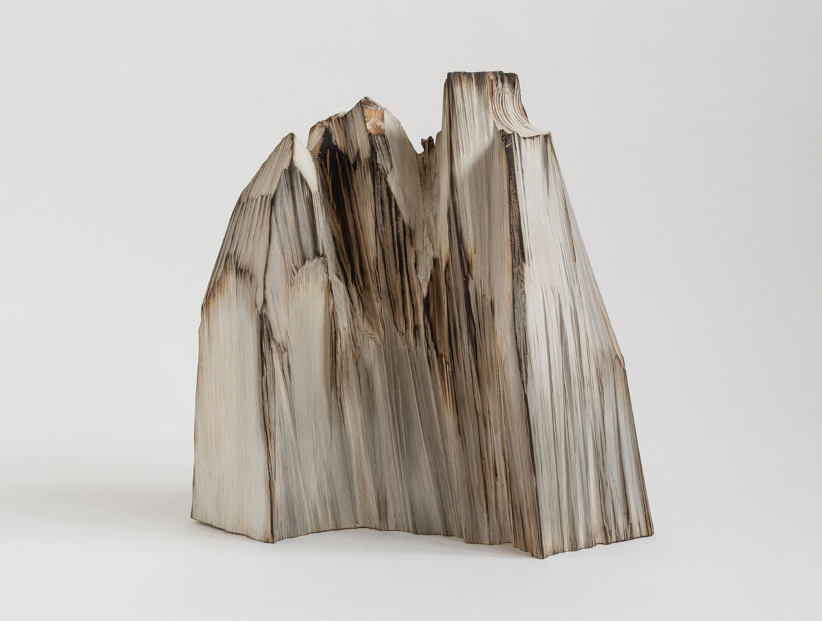 GLACIER MOUNTAIN 2021 木(カツラ)に胡粉 52.5×49.5×30.5cm