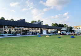 東川町複合交流施設せんとぴゅあ
東川町複合交流施設せんとぴゅあ 東川町が有する「写真文化」、「家具デザイン文化」、「大雪山文化」を通じた文化活動を中心に、国内外、地域内外を問わず多様な人々と文化が交流する写真文化首都の拠点となる施設