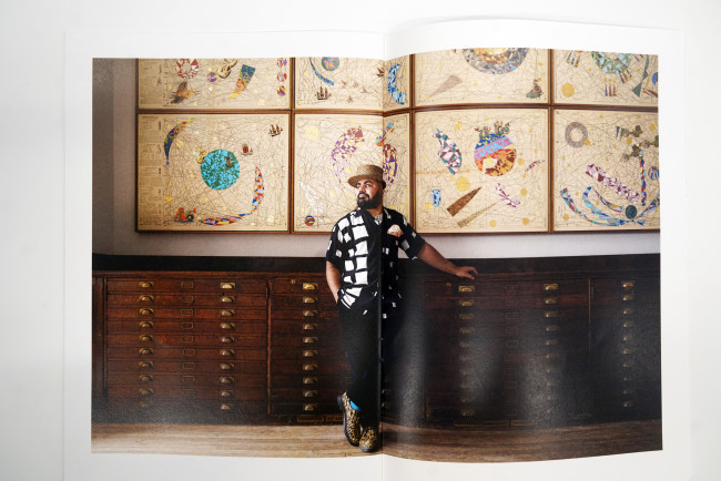 サンディ・ブラックさんの著作の一部 / サンディさんのプロジェクトを紹介するパンフレット