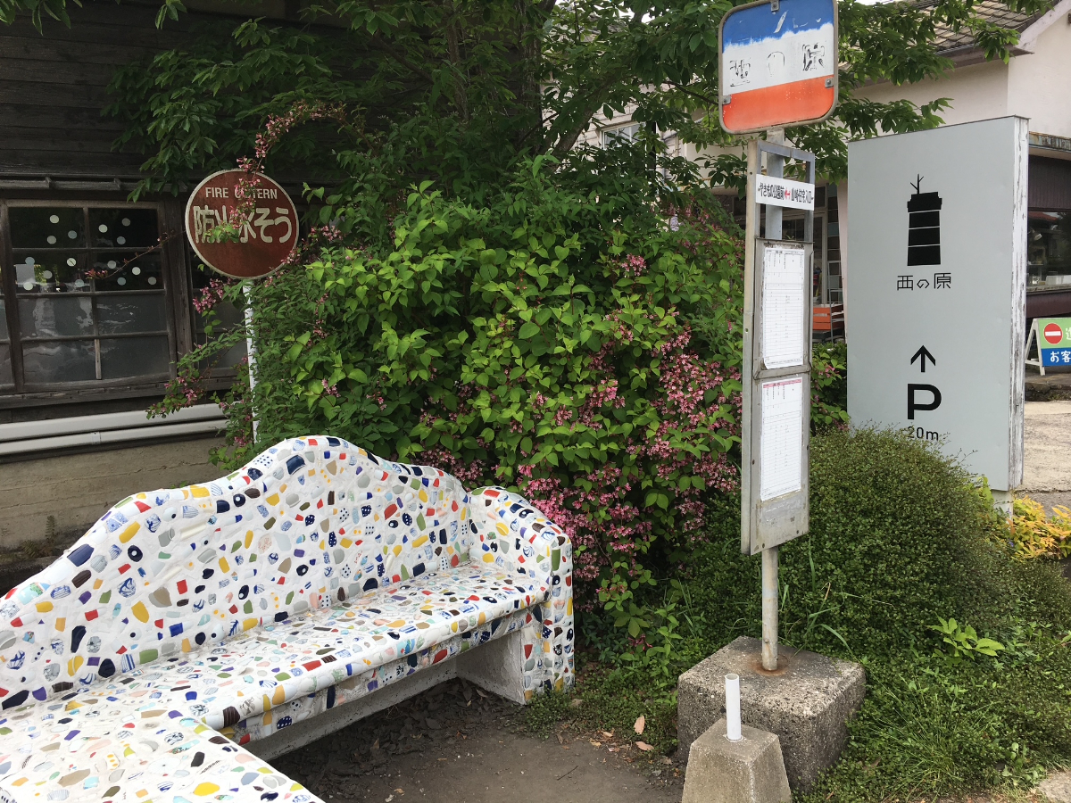 長崎県波佐見町の西の原地区。移住者などが参画して立ち上げた、居心地の良いレトロモダンな空間