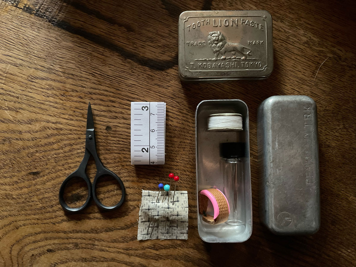 小さな裁縫箱は今もまだ私と旅を続けている相棒です