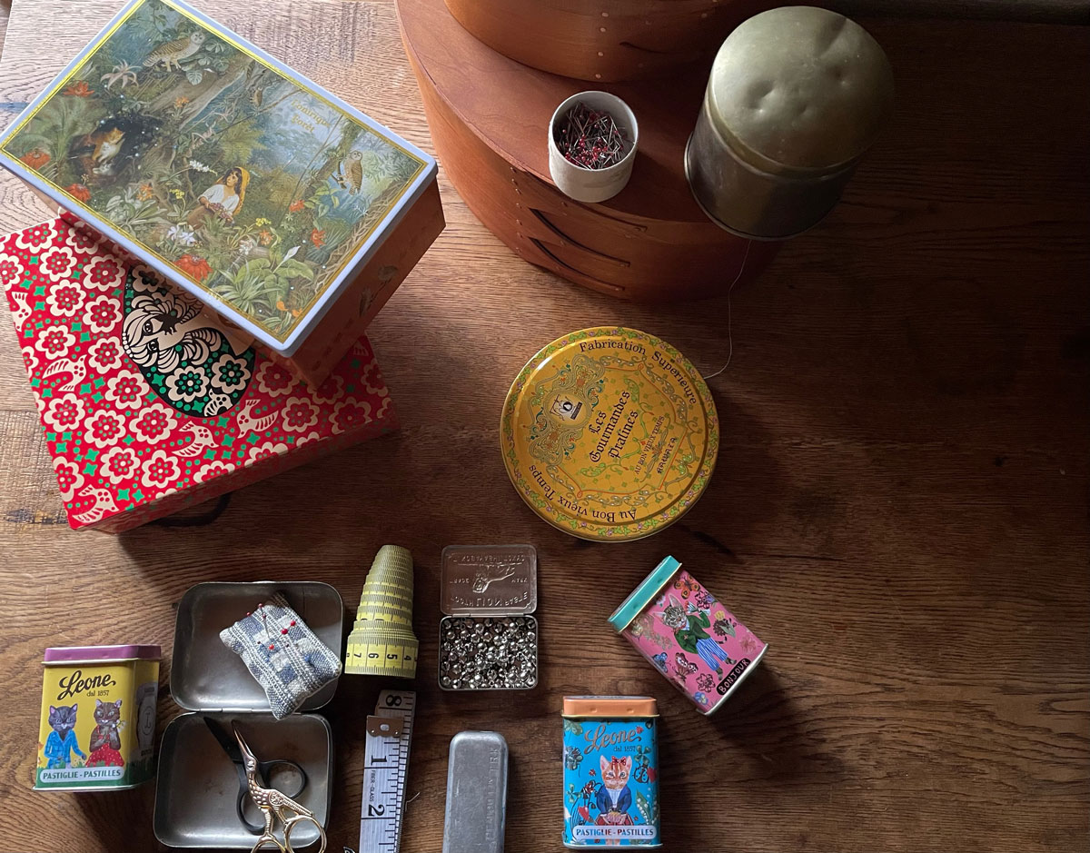 ついつい集めては詰め込んでしまう缶もの