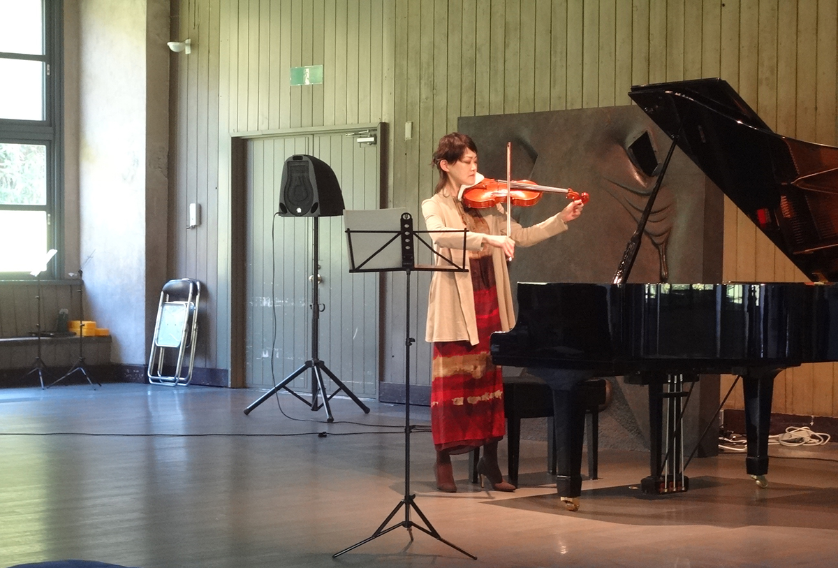 北海道美唄市にある芸術文化交流施設「アルテピアッツァ美唄」での演奏会にて