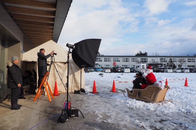 「Higashikawa Christmas Market」の様子。北海道の厳しい冬を豊かさに変えて楽しもうとする企画だ。せんとぴゅあでは、芝生広場も含む全館を挙げて開催され、多くの人が町内外から訪れた（写真提供：東川町）