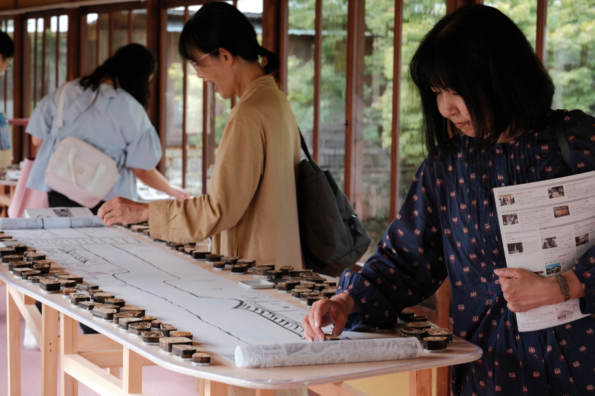 《まちの石描きハンコ団》 ウォン・チャンホワ + フォック・チン 2025 かめおか霧の芸術祭・城跡芸術展 2025