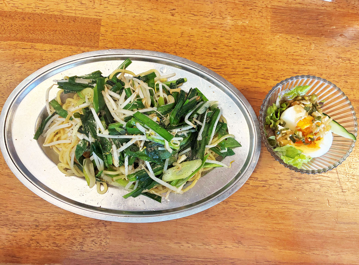 「水曜ごはんものの日」に登場した「珉珉風焼きそば」。 醤油味、野菜の食感が心地よくて1.5人前の麺をさらりと完食