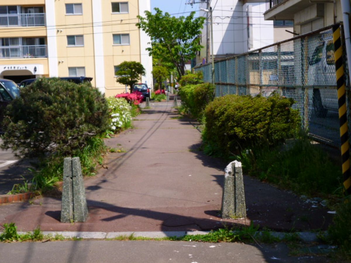 五稜郭公園方向へ抜ける道